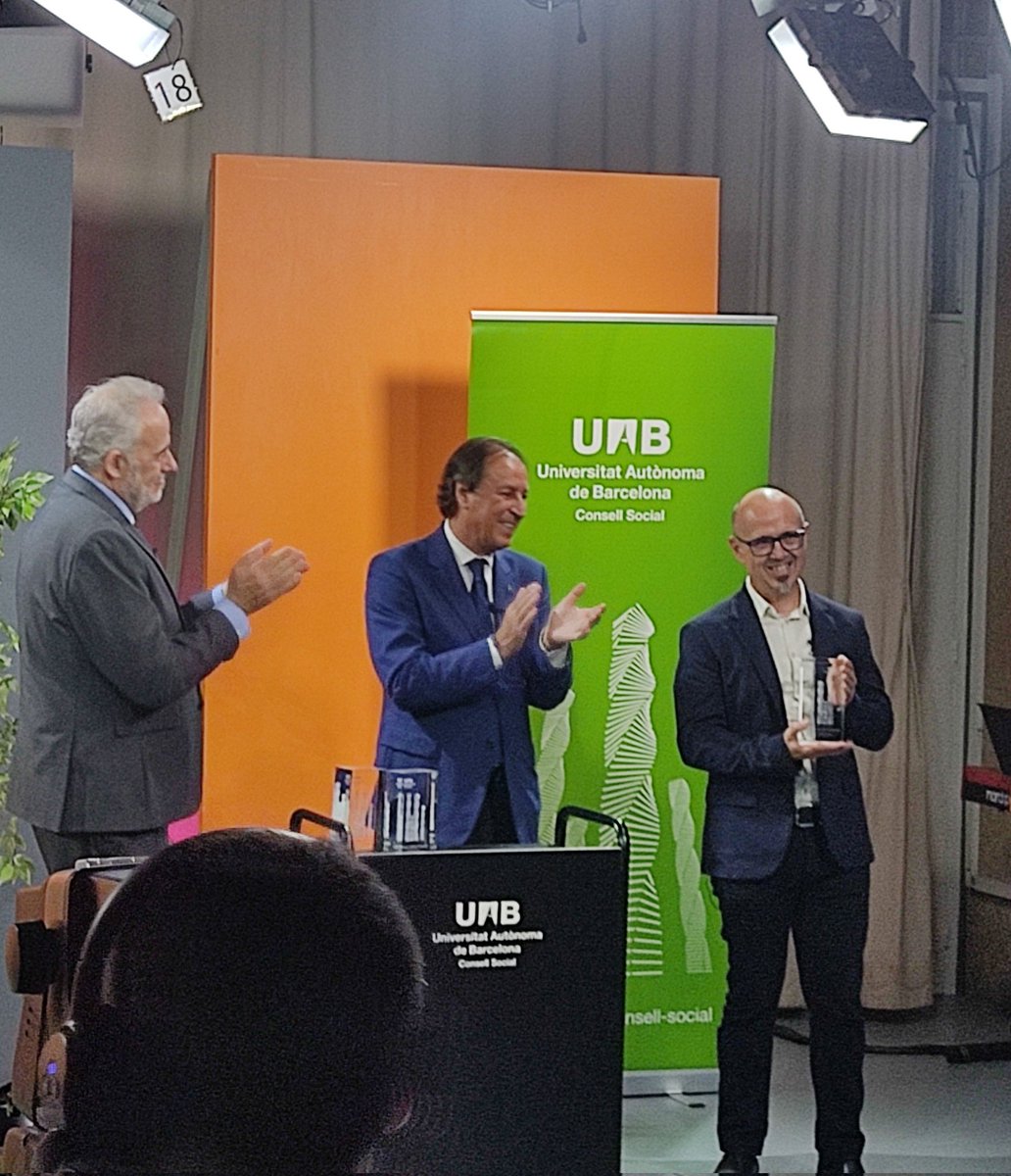 Congrats Salva for this well-deserved award for promoting the transfer of research to society. Juntes més lluny.#NitConsellSocialUAB <a href="/PPMC_UAB/">Ventura's Lab</a> <a href="/UABBarcelona/">Universitat Autònoma de Barcelona</a>