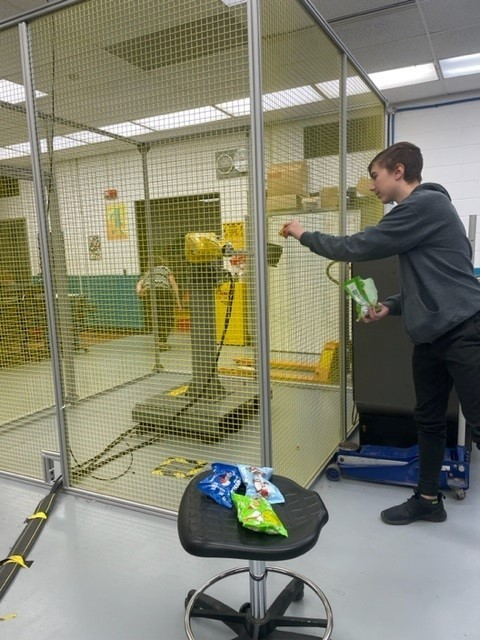 CPACTC's tweet photo. #robotics students use their robotic arm to hand out candy to the am pre-k class from #earlychildhoodeducation @cpactc. #trickortreating #roboticarm #opportunitiesunlimited #oct22 #franson https://t.co/L4iHEIltsZ