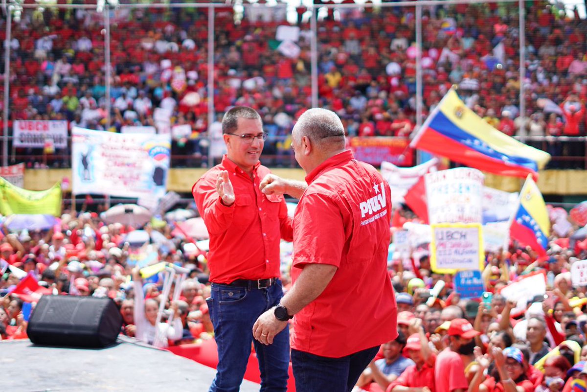¿Ustedes se han dado cuenta que en las juramentaciones de base del <a href="/PartidoPSUV/">PSUV</a>, los nuevos jefes y jefas de calle, de comunidad y de #Ubch son jóvenes?

Esto fue esta mañana en Barinas.
