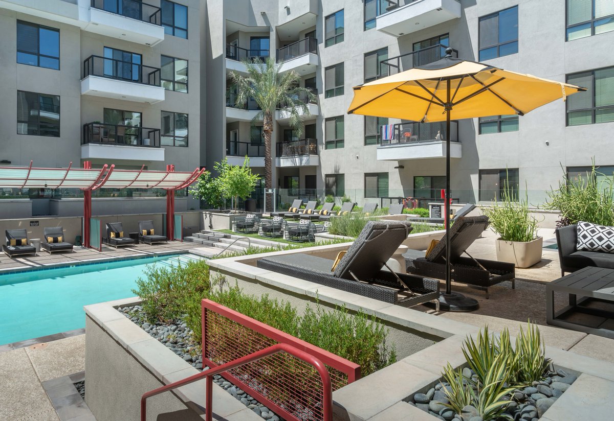 ABLAstudio's tweet photo. The luxurious #pool area at The Griffin is made for those wanting to shine in the sun. https://t.co/2qMUFjiYXc