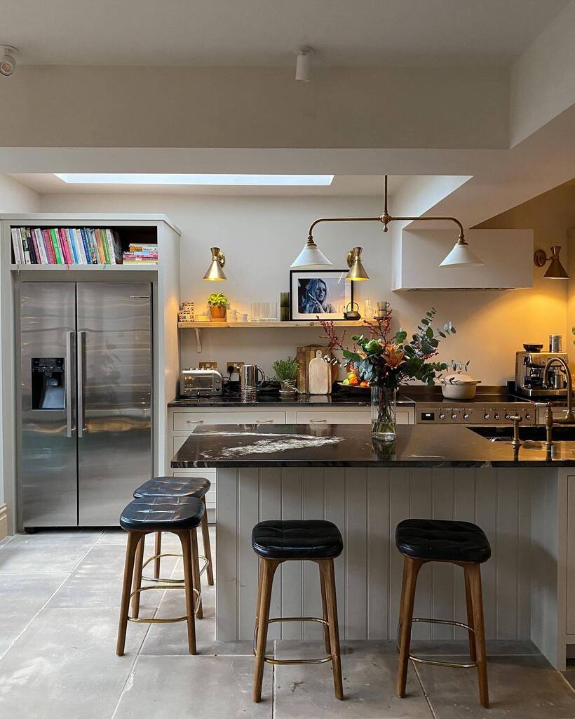 Thank you for your lovely comments on my kitchen reel. We’ve already spent so much time in here, it’s definitely become the heart of our home. We love cooking and hosting so we wanted to make sure it was a really sociable space. Swipe to see a couple of … instagr.am/p/CkOS_McInK1/