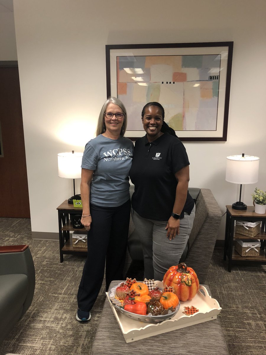 YolandasElias's tweet photo. We are all smiles! #WCPSSSpiritWeek https://t.co/WDCOCwsxDT
