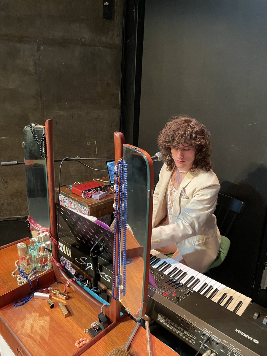 From Edinburgh to Oslo 
The magic of the <a href="/edfringe/">Edinburgh Festival Fringe</a> ✨

So fab to be back with <a href="/lukehereford/">Luke Hereford 🏳️‍🌈🏳️‍⚧️ (they/them)</a> and <a href="/mannionaise/">Philippa Mannion</a> swinging open the doors of Grandmothers Closet once more👗💖🎹 

<a href="/detandreteatret/">Det Andre Teatret</a> #slasher