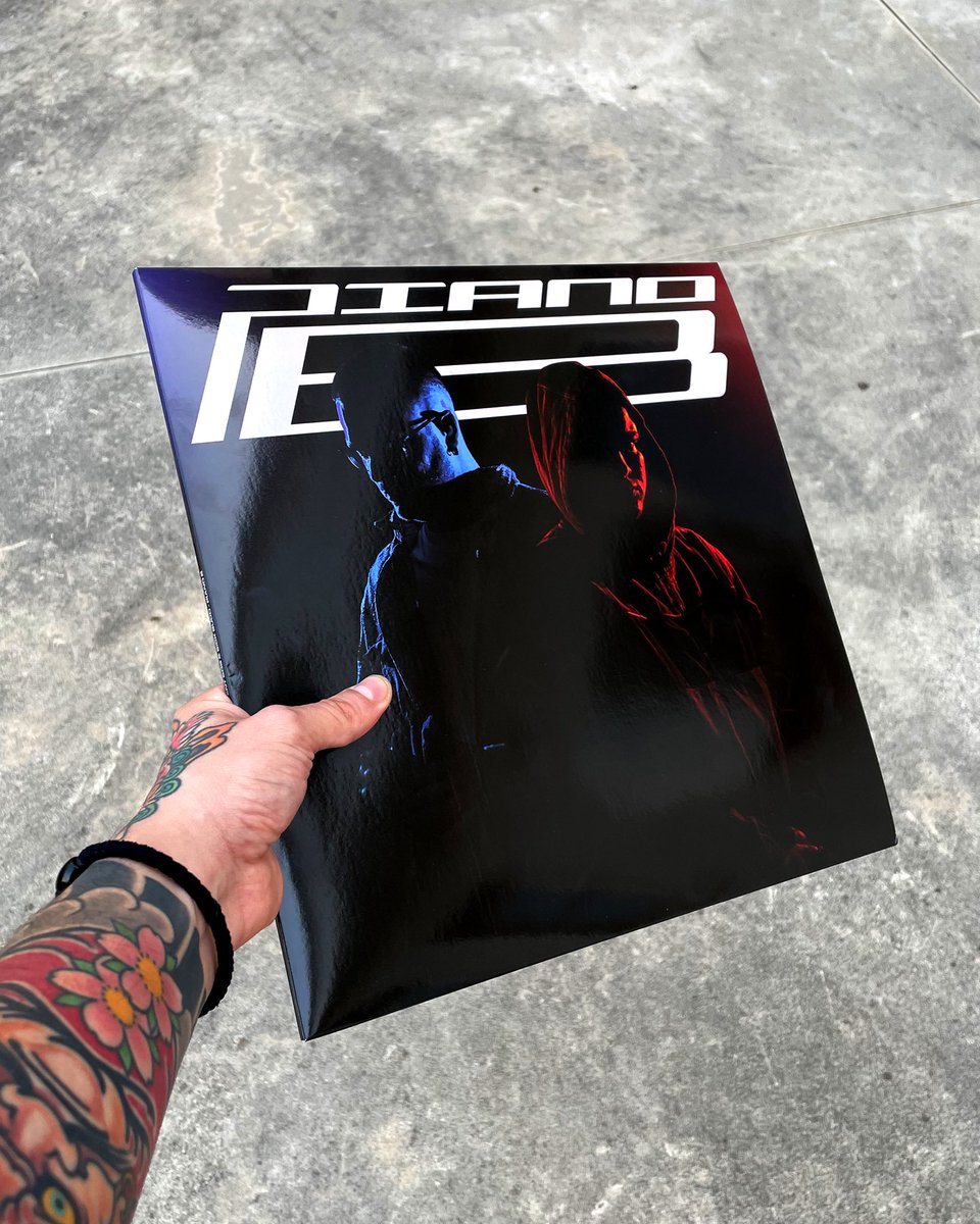 omenpizzo's tweet photo. Finally in my hands ❤️💙 https://t.co/bwnISKlrOU