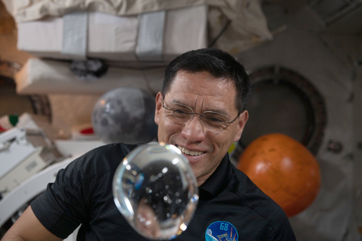 El astronauta Frank Rubio ajustó su dieta a bordo de la @Space_Station para ayudar a la NASA a entender cómo una dieta 'mejorada' llena de alimentos ricos en nutrientes afecta al sistema inmunitario, el microbioma intestinal y la nutrición: go.nasa.gov/3TJN1Ca