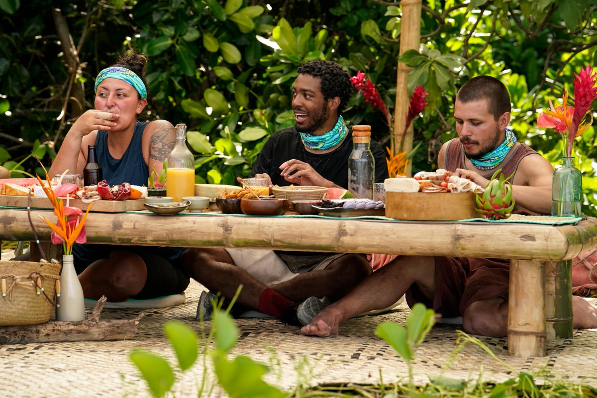 Got to love a merge feast!😍 #ICYMI catch up on yesterday's #Survivor episode anytime on @paramountplus: spr.ly/6018MoMv2