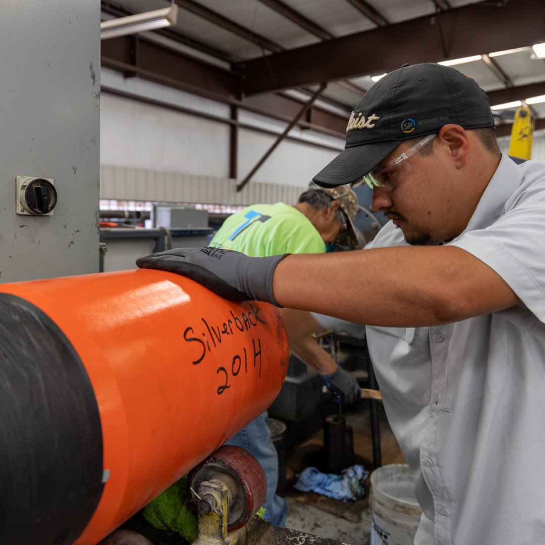 wearesooner's tweet photo. Our team is hard at work making sure we get the job done right for our customers. With a vast array of products and services, we have everything you need for all your OCTG needs.
#octg #oilandgas #pipes #soonerpipe #distribution #threading #tubing #casing #beyondtubulars https://t.co/oRvAjX8etY