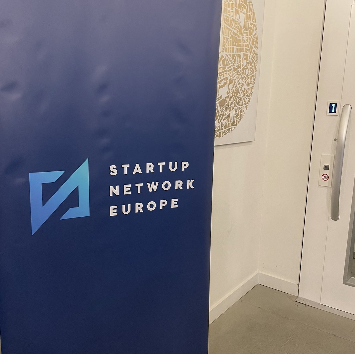 trudydarwin's tweet photo. This time last week we attended the London Startup Conference hosted by @StartupNetEu 🚀
Thanks to the incredible panel and venue @KingsHouseLDN for a great evening!
#ukstartup #startup #startuplondon #techstartup #fintech #Thoughtleadership #TechPR #London https://t.co/BDJ1YYsrpu