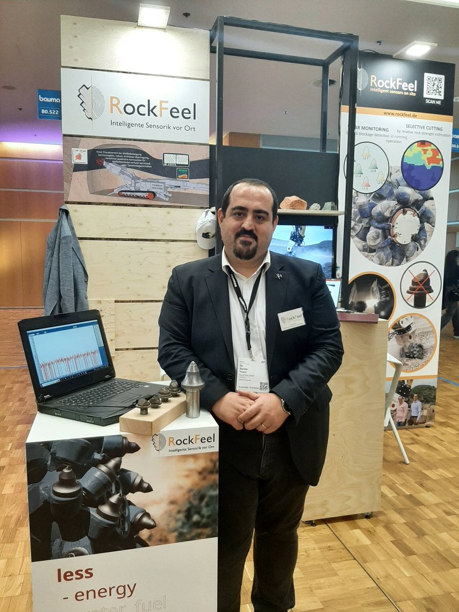 ABZ_News's tweet photo. #RockFeel baut #Sensoren unter anderem in #Rundschaftmeißel ein, um dessen Bewegung und Verschleiß zu überwachen, erklärt Dr. Serdar Yasar am Stand im #LAB0 auf der #bauma2022 

#baumaLive #ABZlive #bauma #bauma22 #Baumesse #Bau #Messe #Weltleitmesse #Digitalisierung https://t.co/WnucSdtwIi