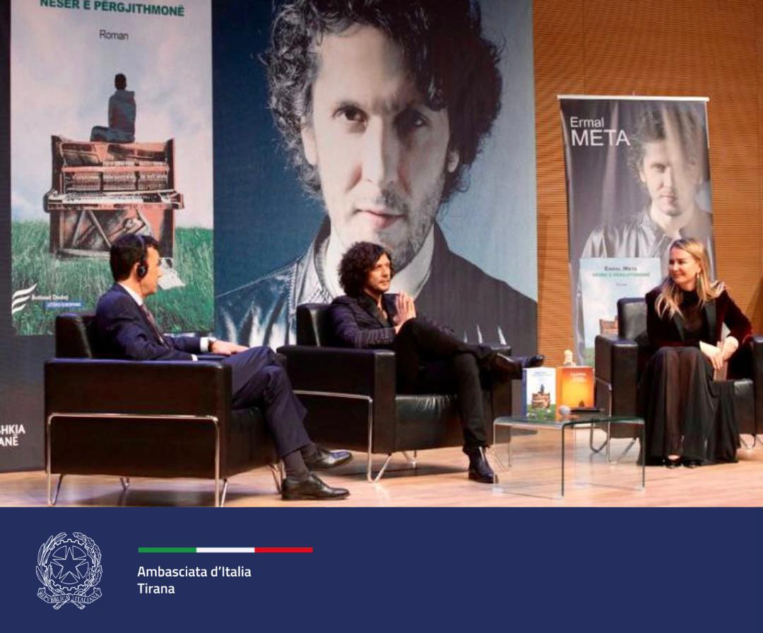 ItalyinALB's tweet photo. 1/2 📚 Bellissima serata ieri alla presentazione del primo libro di
@MetaErmal, un romanzo che rappresenta un ponte culturale tra 🇮🇹 e 🇦🇱 ed evidenzia la necessità di conoscere le proprie radici per tracciare il proprio futuro 🌅. 
Perché #unitisipuo. 
#slim2022 https://t.co/RWMZbyHT1V