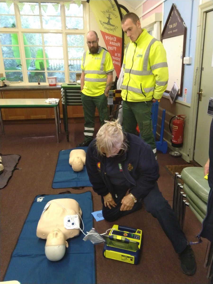 CommunityWorcs's tweet photo. Cripplegate Park friends, bowlers and staff were trained in CPR and how to use the park defibrillator. 
Thanks to Community First Responders, they will all feel a little more confident should an emergency arise... fingers crossed that never happens!  😇
#cripplegatepark https://t.co/79JF95Z2wn