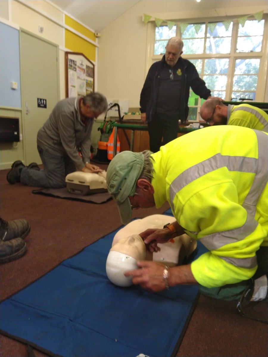 CommunityWorcs's tweet photo. Cripplegate Park friends, bowlers and staff were trained in CPR and how to use the park defibrillator. 
Thanks to Community First Responders, they will all feel a little more confident should an emergency arise... fingers crossed that never happens!  😇
#cripplegatepark https://t.co/79JF95Z2wn
