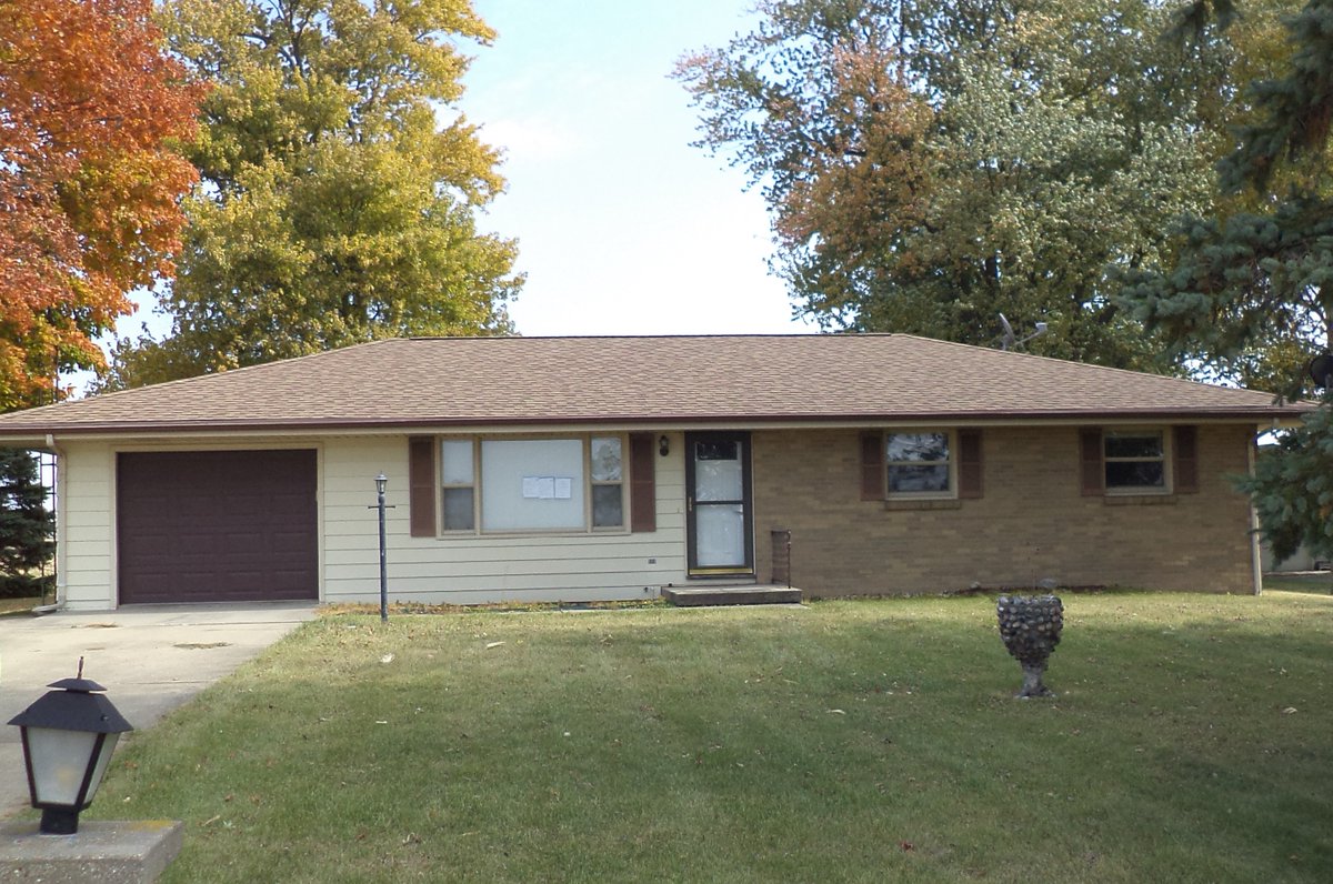 remax_choice's tweet photo. 9697 N 1250 East Rd. - Shirley IL  $145,000
Just listed!  Call 309-664-8500 for more details or for your private showing.  HUD Foreclosure Sale Case #: 132-178164. Insured Status: IN. Insurability subject to buyer's appraisal. Sold AS IS. https://t.co/CgASbBsj9D
