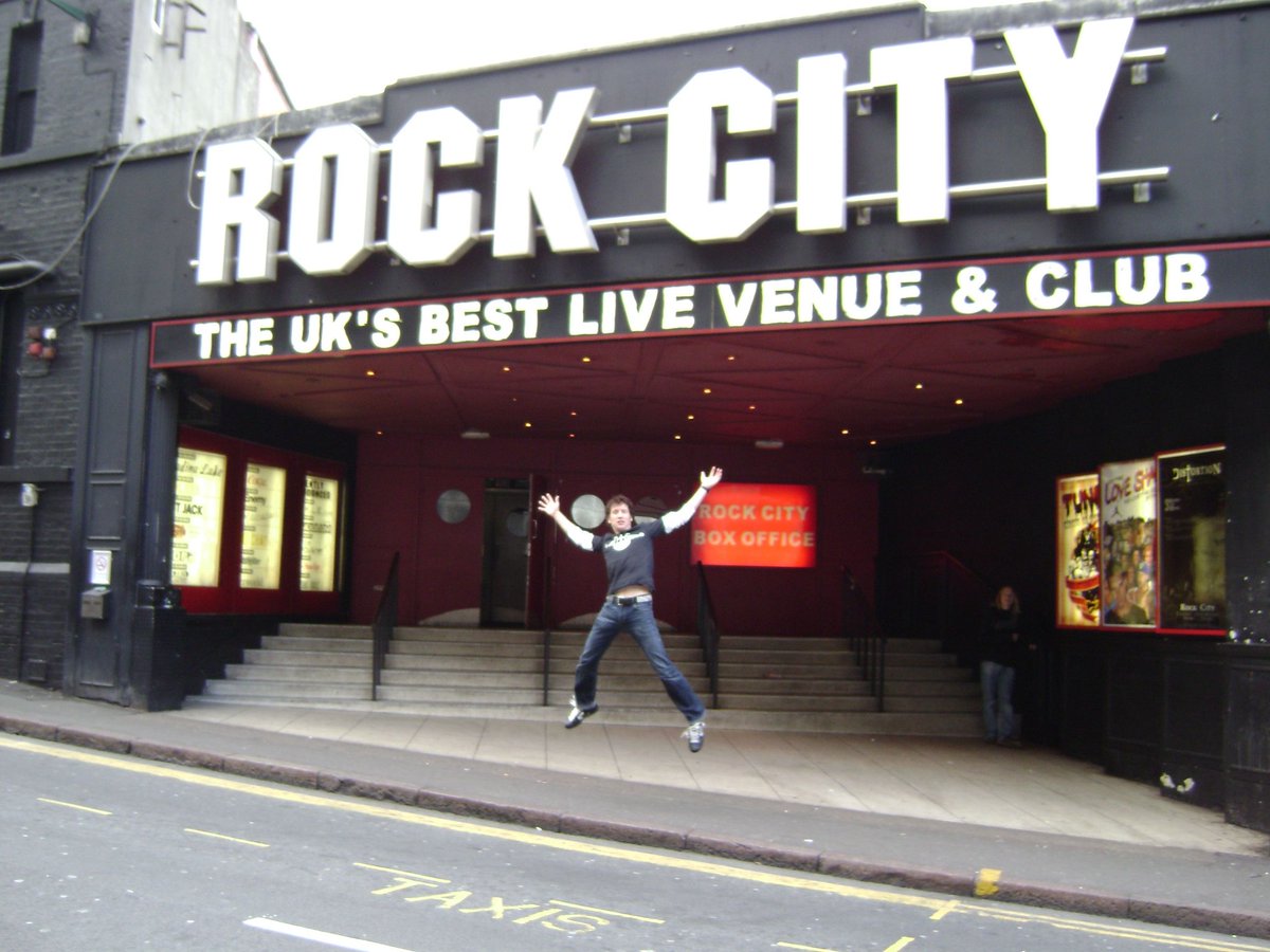 ronmanagernottm's tweet photo. It was hard fought, but it's Rock City and The Irish who will contest our Grand Final on Saturday. That gives enough time for the venues to clean up the sick and for you to recount your memorable experiences in these legendary establishments.
#TeamRockCity
#TeamIrish https://t.co/FxdPDRdeOp
