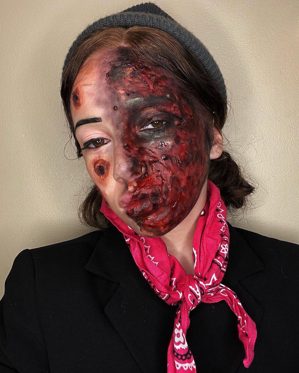 amanda0501's tweet photo. @GlamandGore was the only sfx artist I watched, so everything I learned is from her. And because of mykie im able to turn myself into anything! Here’s a few examples lol #sfx #glamandgore #makeupartist https://t.co/lfFUDAFk3W