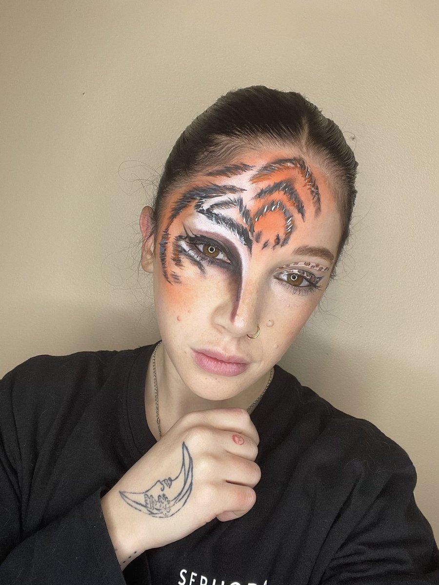 amanda0501's tweet photo. @GlamandGore was the only sfx artist I watched, so everything I learned is from her. And because of mykie im able to turn myself into anything! Here’s a few examples lol #sfx #glamandgore #makeupartist https://t.co/lfFUDAFk3W