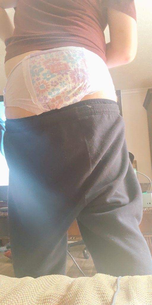 switchyenby1's tweet photo. TV and a pullup now I just need cuddles👉🏻👈🏻 #ageplayer #abdlcommunity #ageplay #daiperenby #abdldiapers #abdl #abdlbaby #abdlgirls #abdlprincess #littlespace #abdlboy #diaperlover #abdlart #abdlbabygirl #abdllifestyle #abdllittle #adultbabygirl #ddlgkitten #cglcommunity https://t.co/LEX5BHEDky