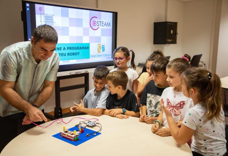 Esta mañana hemos estado en la inauguración del Aula Steam del Centre Bit de Menorca, donde colaboramos con la Conselleria dotando de los medios necesarios para trabajar la metodología del Aula del Futuro. 
<a href="/SMART_Tech/">SMART Technologies</a> <a href="/ibsteam_caib/">@ibsteam_caib</a> <a href="/centre_bit/">CentreBit</a> 
europapress.es/illes-balears/…