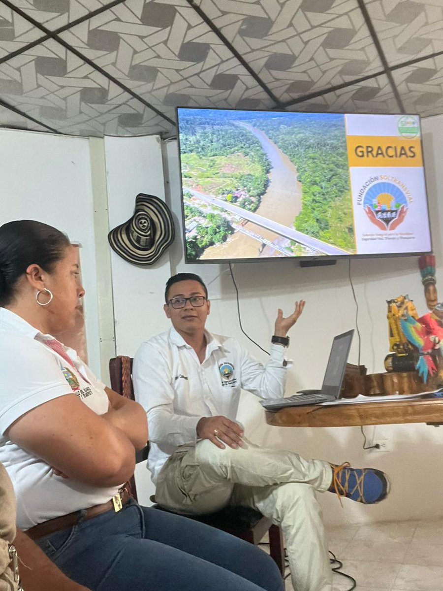 FunSoltransvial's tweet photo. Nuestro equipo de profesionales junto con la Secretaria de Tránsito y Transporte del Municipio de Valle del Guamuez, desarrolló la socialización de avances del Plan Local de Seguridad Vial del Municipio, al Comité Local de Seguridad Vial.
#PlanLocalDeSeguridadVial #PLSV https://t.co/MHwovUKrFg