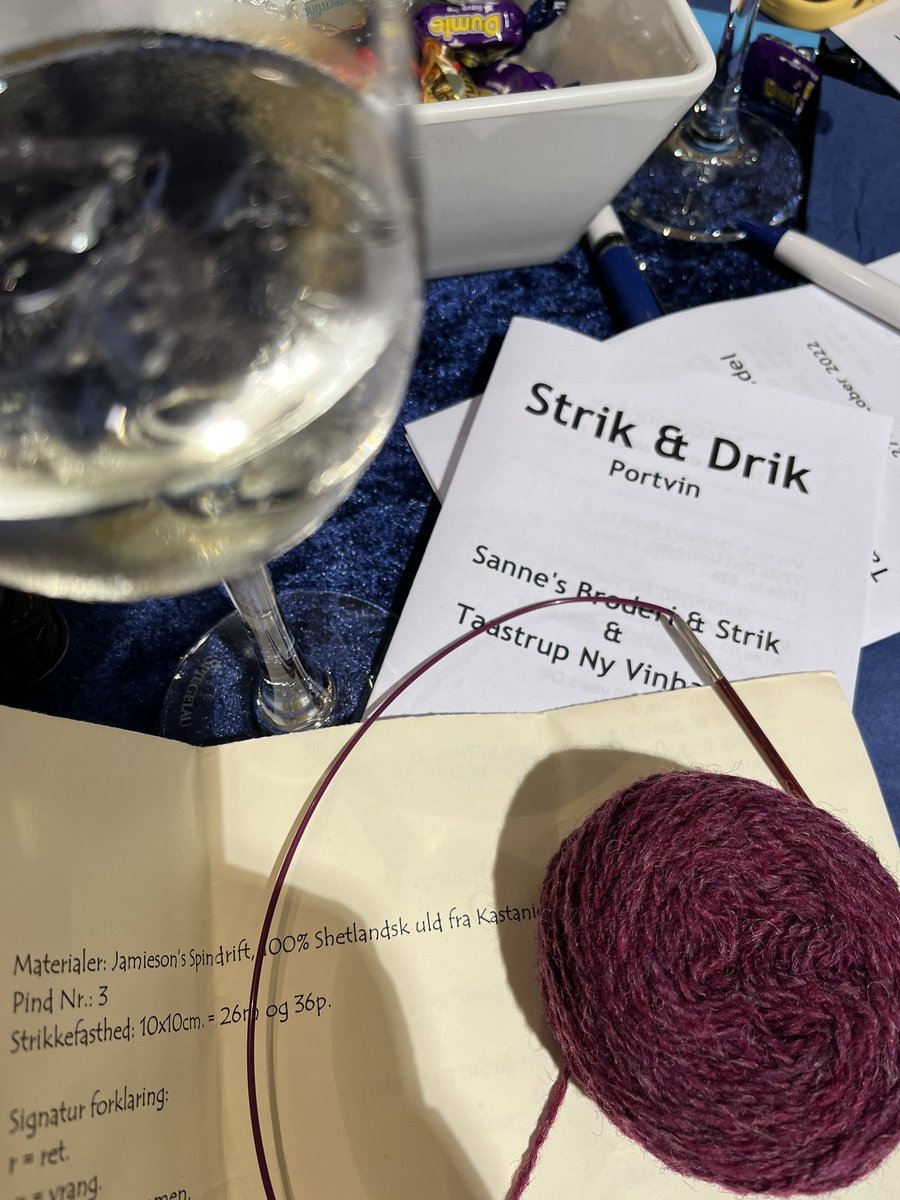 anne_melbye's tweet photo. #PRCN2022 Knit and Drink with Port theme. Warming up for next weeks upcoming Pure conference in Porto 👍🏻 https://t.co/B3izxq1II5