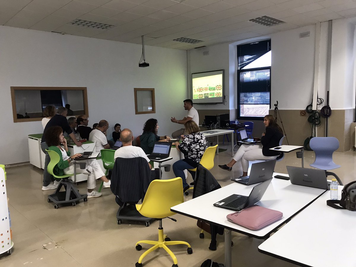 cprplasencia's tweet photo. Disfrutando de los Juegos de Escape digitales en el #Adf del  @cprplasencia con @vricodom https://t.co/jDQCilblI6