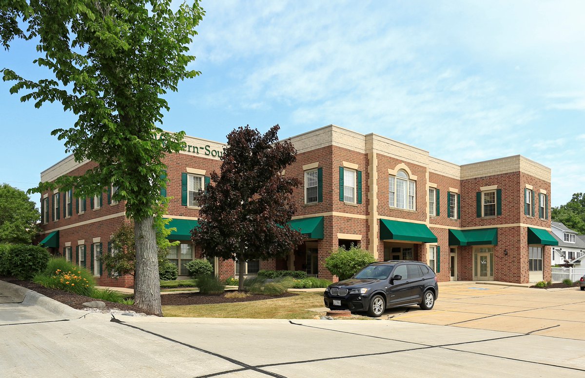 Medical/Office Suites for Lease at 34920 &amp; 34940 Ridge Rd. Prime Willoughby, OH location.
Three suites available. 1,288 Sq. Ft. / 2,530 Sq. Ft. &amp; 3,421 Sq. Ft. 
Click the link below for additional information or give Patrick Dowd a call at 216.406.0476
conta.cc/3SzGitb