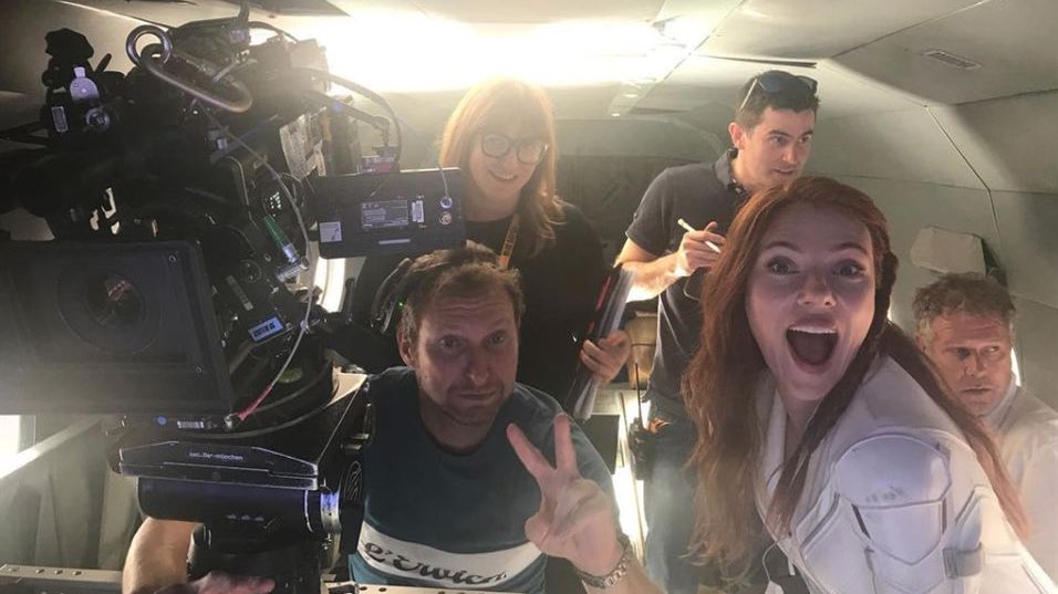 doraemaynat's tweet photo. black widow cast behind the scenes are EVERYTHING. https://t.co/R9iCTPNrEw