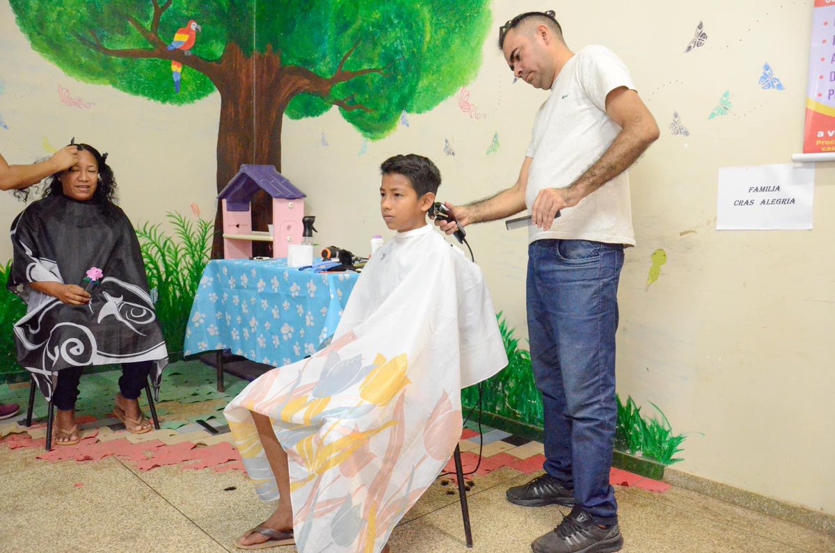 🧸 Em celebração ao mês da criança e ao outubro rosa, foi realizada uma ação social voltada pra mulheres e crianças atendidas pelo Cras Alegria, no bairro Pedrinhas. 

🤩 Teve palestra, corte de cabelo, massagem, atendimentos de saúde, lanche, atividades recreativas e muito mais!