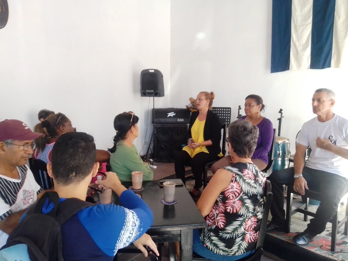 27 de #OctubreUrbano . Visita técnica al Centro Mercantil, inicio de la Ruta del Café. Centro Histórico, Cienfuegos. Ubicado en esquina noroeste de la intersección de las calles de Santa Clara y D’Clouet.  trabajadores DOTU Cienfuegos (Direcciones de Planeamiento y Gestión)
