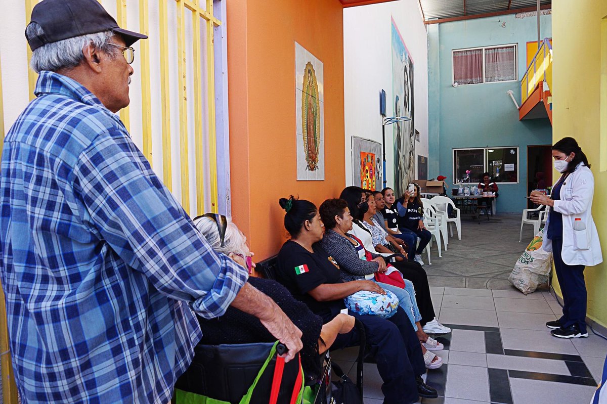BMGonzalitos's tweet photo. BRIGADA PrevELLA, "Tócate para que no te toque" 💟🌸💗
Brigada Médica Gonzalitos en colaboración con Club Rotario Monterrey La Silla en Guadalupe, NL. ¡GRACIAS! 

#bmgsomostodos #5aniversario #ParaTodosTodo #prevella #colaboración #SaludPública #RotariosLaSilla #nonoscansamos https://t.co/s66kBqOJAF