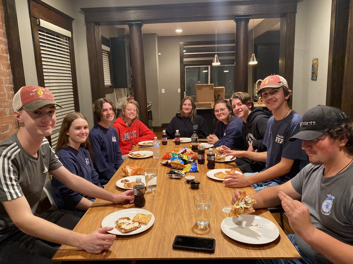The Pequea Valley FFA got to spend some time chowing down on pizza and learning about Indiana’s ornamental fish industry at the Ozark Fishery. Great first few days in Indianapolis for #FFA22 !