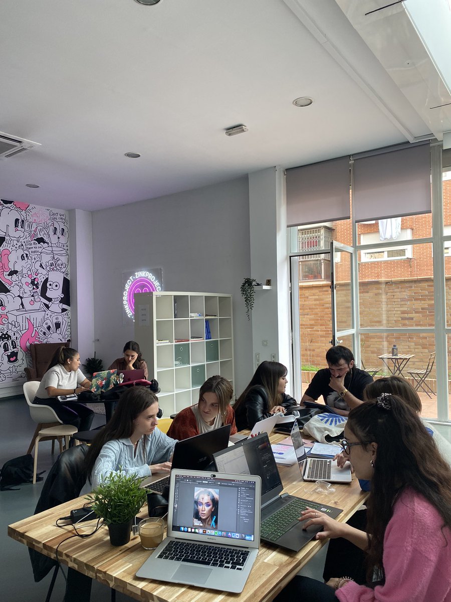 zinkproject's tweet photo. Los chicxs de Creatividad Publicitaria a tope con la presentación de mañana…¡Qué ganas!🥳 https://t.co/Hb2O2hlAyj