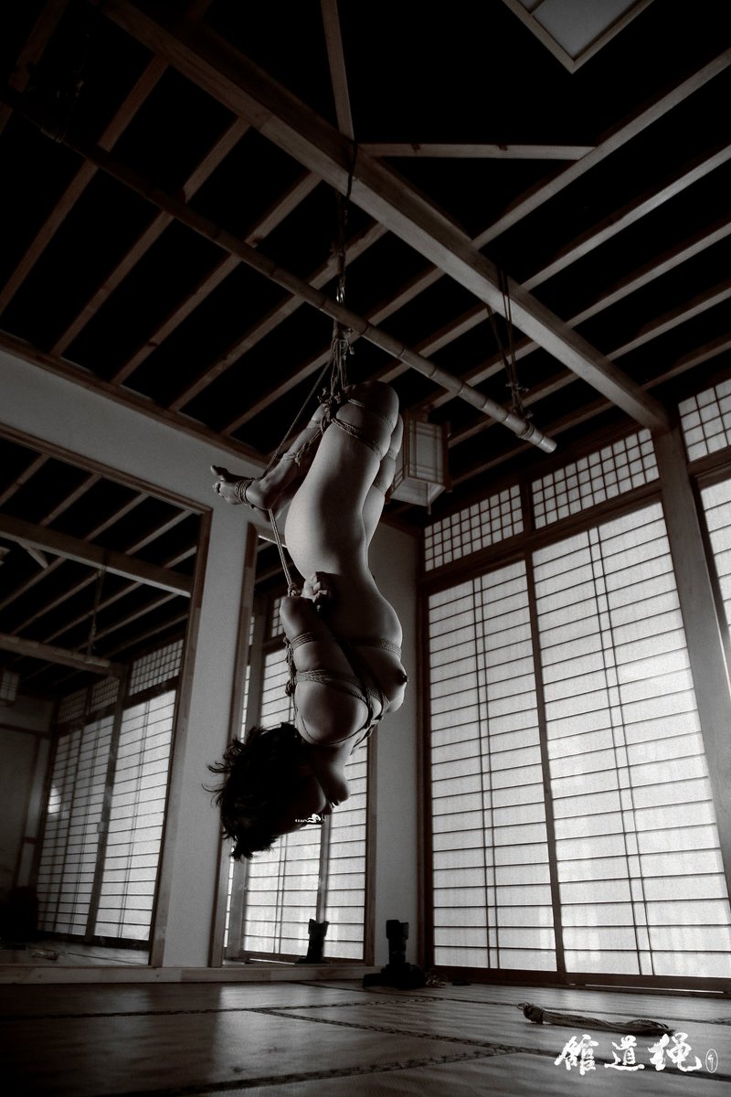 这么完美的胴体，会不会让人想入非非？？
#绳道馆 #绳艺 #捆绑 #bdsm #摄影 #悬吊 https://t.co/B2TCkVUqxr