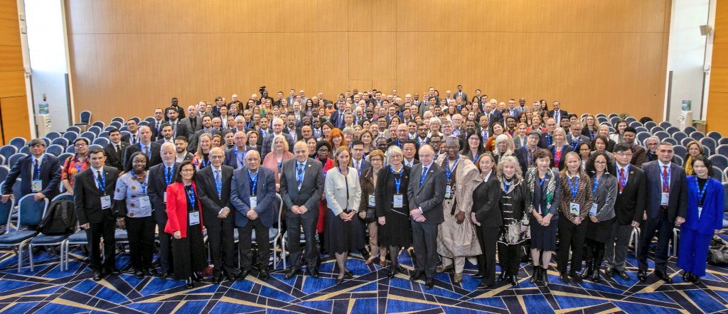 📸📸📸Find the photos from the #IAUDublin2022 at this link: bit.ly/IAUGC2022 (More will be added in the days to come) Group picture of our #global #highered #community below👇