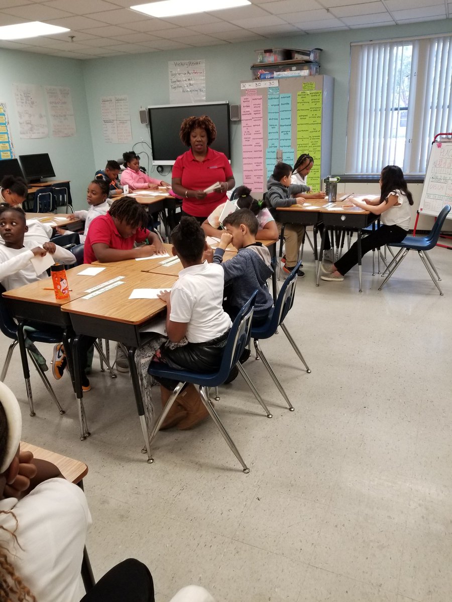 MPL staff at Shelby Oaks Elementary reading to students for Read For The Record this morning. We have an second reading event at the Benjamin L Hooks Central Library that starts momentarily!