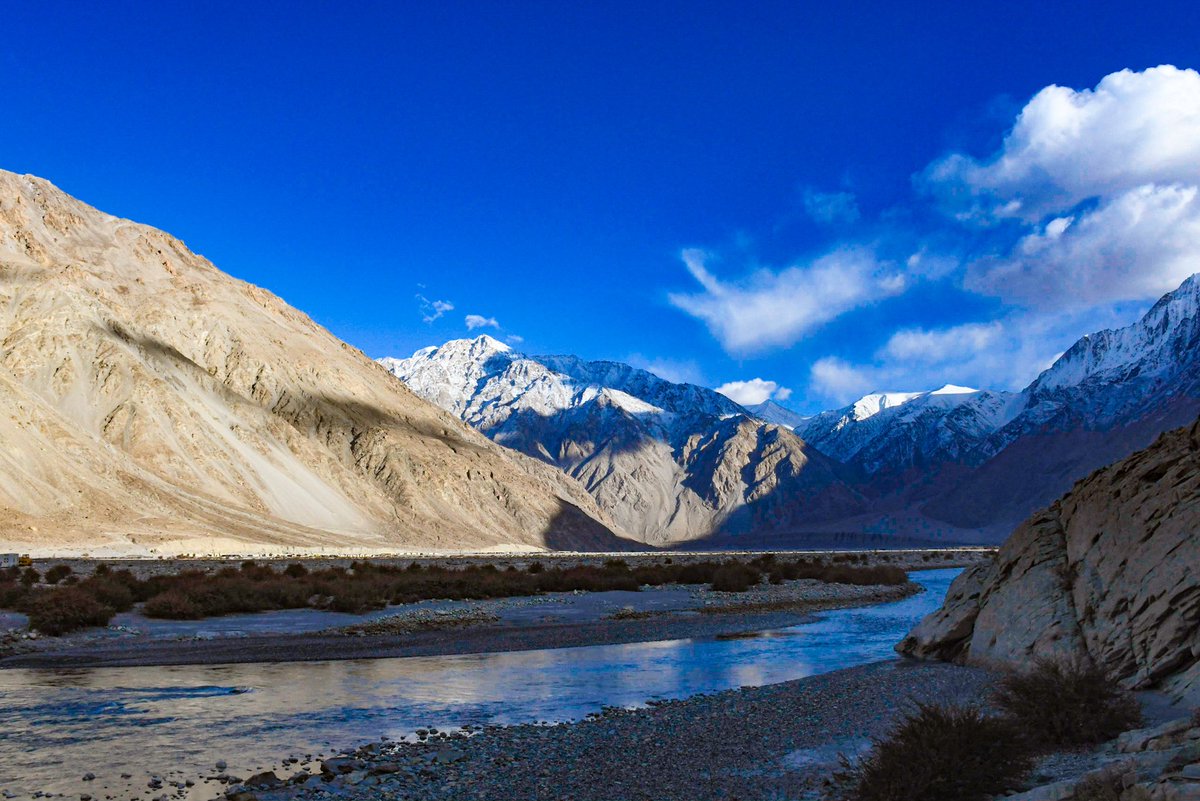 goodrawl's tweet image. A Bend In the River.....Shyok turn at the end of Great Karakoram Range 
#Karakoram
#Himalayas
#Shyok
#Ladakh
#nature