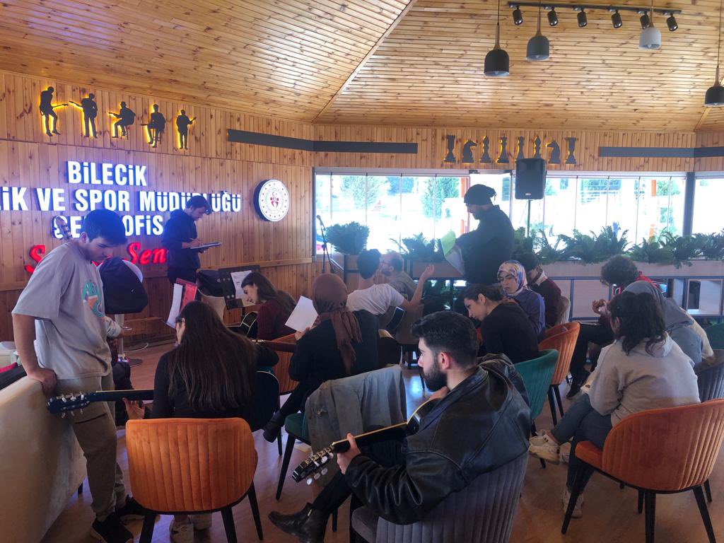 GSB_BilecikGM's tweet photo. 🎵Hey genç!
Yeteneğini keşfetmek istiyorsan sen de katıl bu ekibe..😉🎸
#GitarEgitimi
#GençOfis https://t.co/DZUpBZBg6C