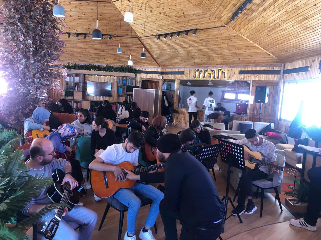 GSB_BilecikGM's tweet photo. 🎵Hey genç!
Yeteneğini keşfetmek istiyorsan sen de katıl bu ekibe..😉🎸
#GitarEgitimi
#GençOfis https://t.co/DZUpBZBg6C