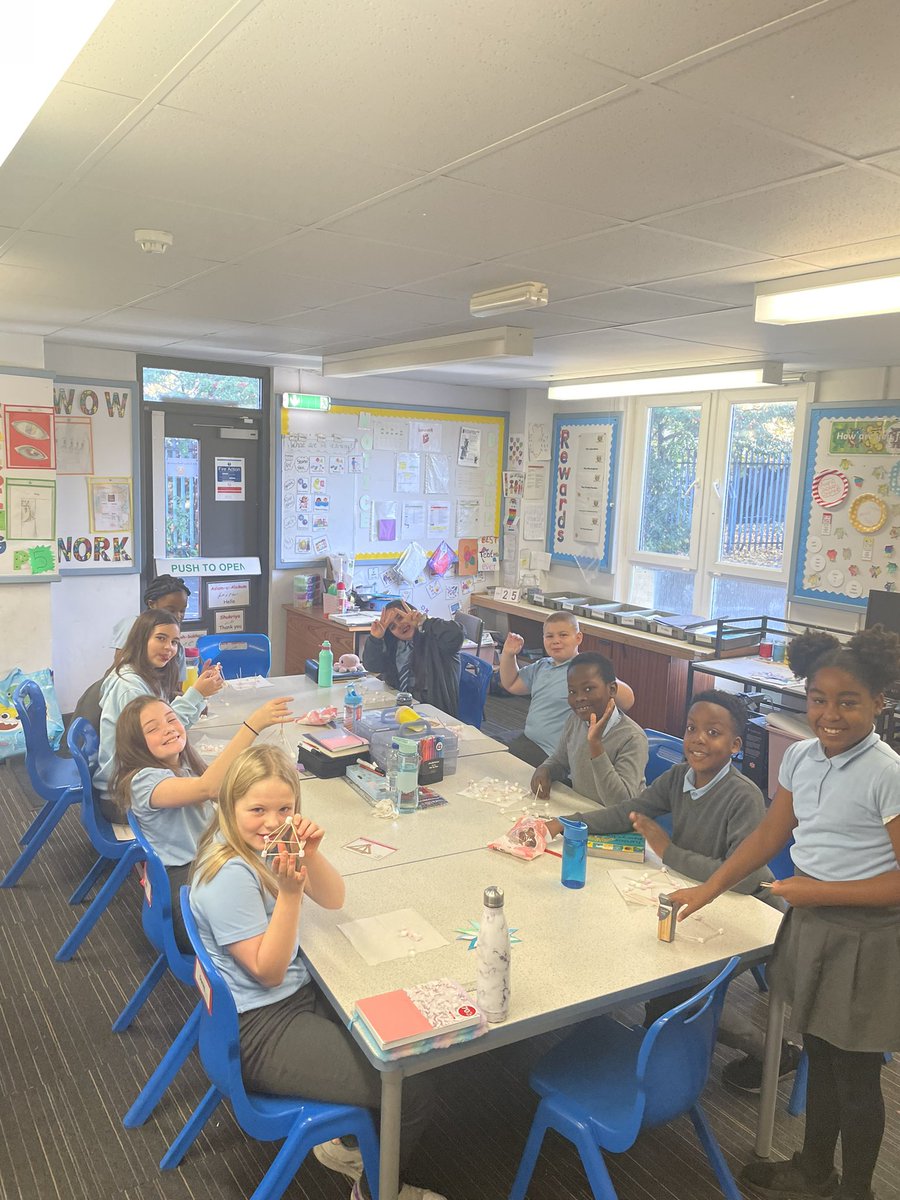 missboycex's tweet photo. #teamwork #maths #shape #challenge #stpaulswhiteinch 😁 https://t.co/UwcJduDkHU