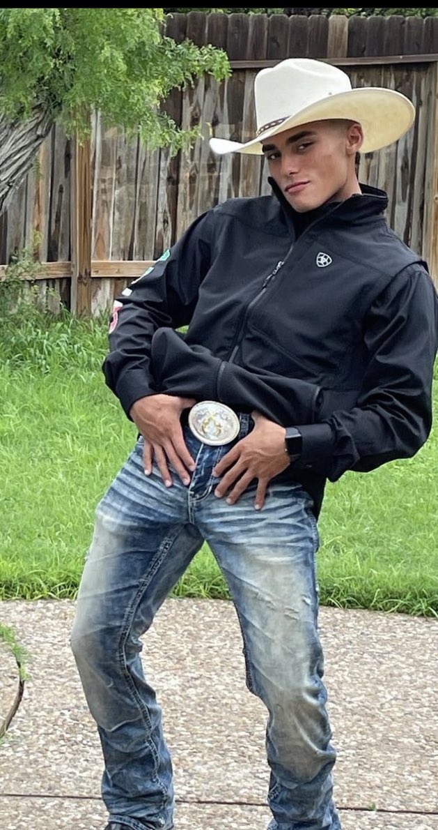 WC_mafia's tweet photo. This yโalls starting QB? ๐คฃ@JMHS_RamFBall #shitter #uglyasf #cringeasf #feelinghimself #leaveourdistrict https://t.co/eU9ln8v7L8