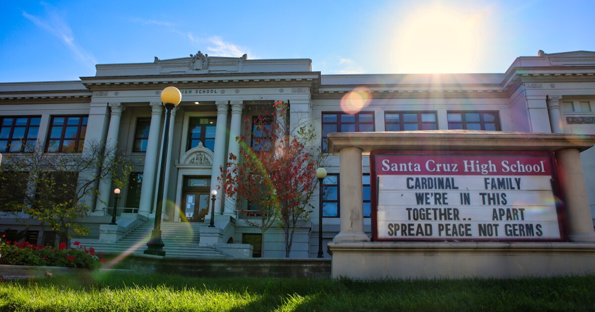 DEVELOPING: Santa Cruz High on lockdown amid reports of active shooter bit.ly/3FniWE4