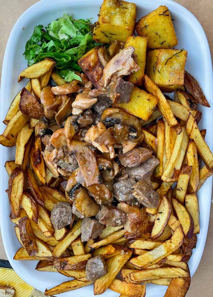 parttimepax's tweet photo. I missed the foods and drinks of #Madeira #Portugal so much, I wrote a post about it. Here are 7 delicious things to eat and drink when vacationing in Madeira!

https://t.co/lNP3AVUQOW https://t.co/WjMMSZfWaD