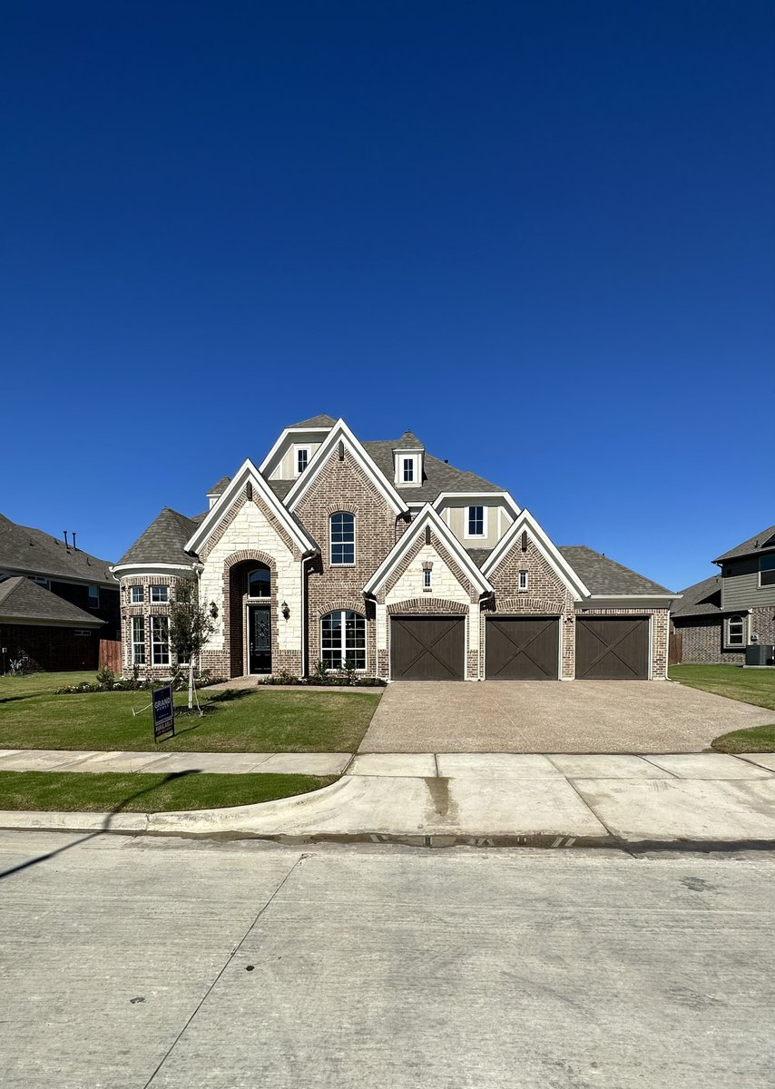 benwegmann's tweet image. The perfect 6 bedroom family home in Mansfield, TX 🤠
