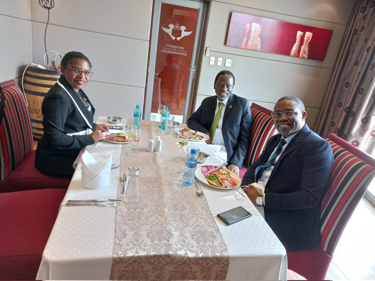 tmarwala's tweet image. Hosting the Minister of Communications and Digital Technonology, Minister Khumbudzo Ntshavheni. Digital literacy is a human right! @Khu_Ntshavheni @mediauj
