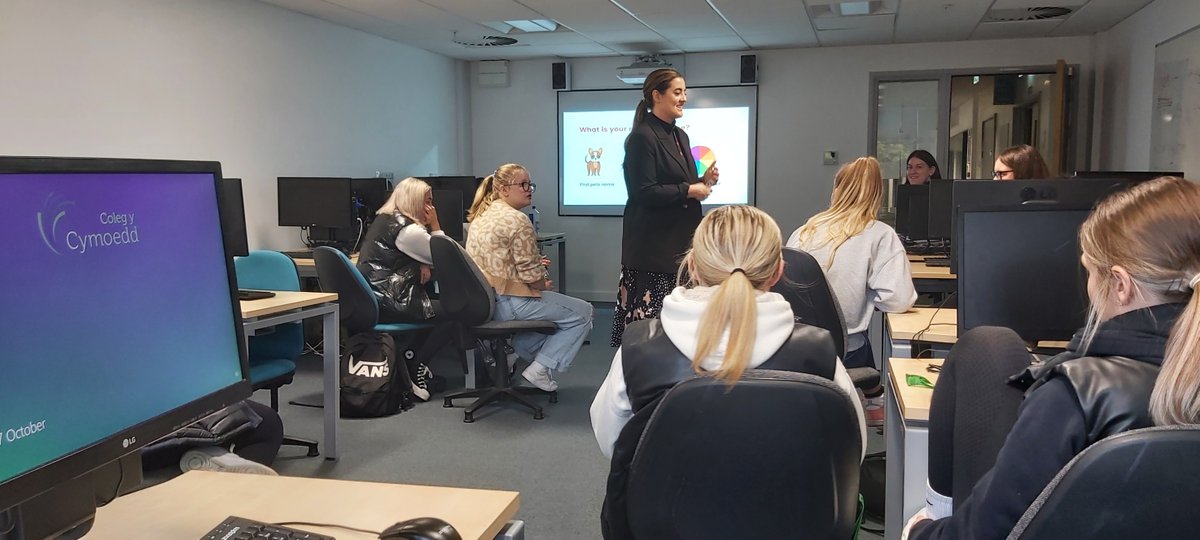 CyCDigiWellbein's tweet photo. #cyberawarenessmonth has been well supported by staff and campuses across the @ColegyCymoedd family. Today's final session at #Aberdare, saw @TarianROCU #RCCU Cyber Security Advisor, Kate Lloyd upskilling our learners as part of our #digitalwellbeing #onlinesafety 

#digital2030 https://t.co/7dpBYoUm1z