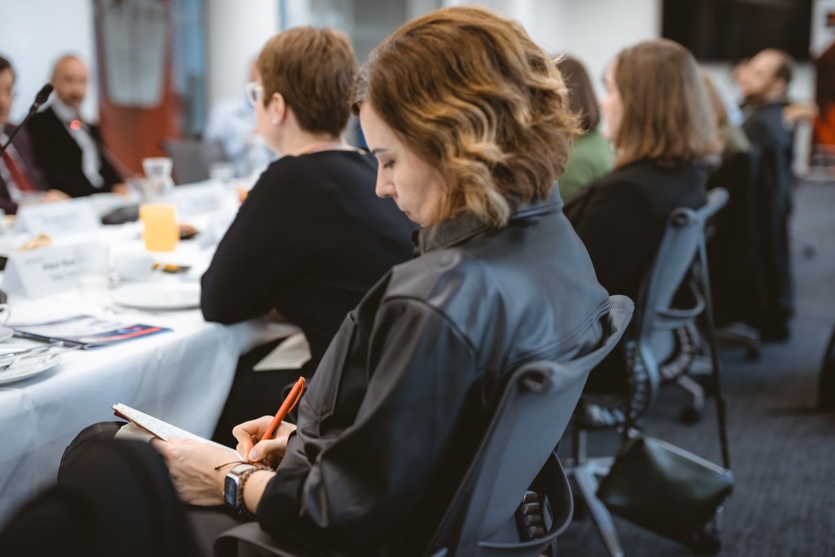 GSMAEurope's tweet photo. The recent #GSMAconnected event focused on European spectrum policy, including 
📶 #5G evolution in the EU
📚spectrum policy requirements
📈EU investment climate 
〰️what we can expect from the new RSPP 

Take a look 👇
https://t.co/Ef32o6IwwR https://t.co/kzYaYiCOfI