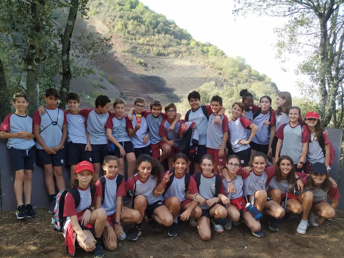 VedrunaGirona's tweet photo. Avui els de #6è hem anat d’excursió als #volcans d’Olot! #PRIvedruna #decididament #intensament #escolaoberta #escolacompromesa #Vedruna #Girona #VedrunaCatalunya @VedrunaCat https://t.co/iZD4JCT0Pq