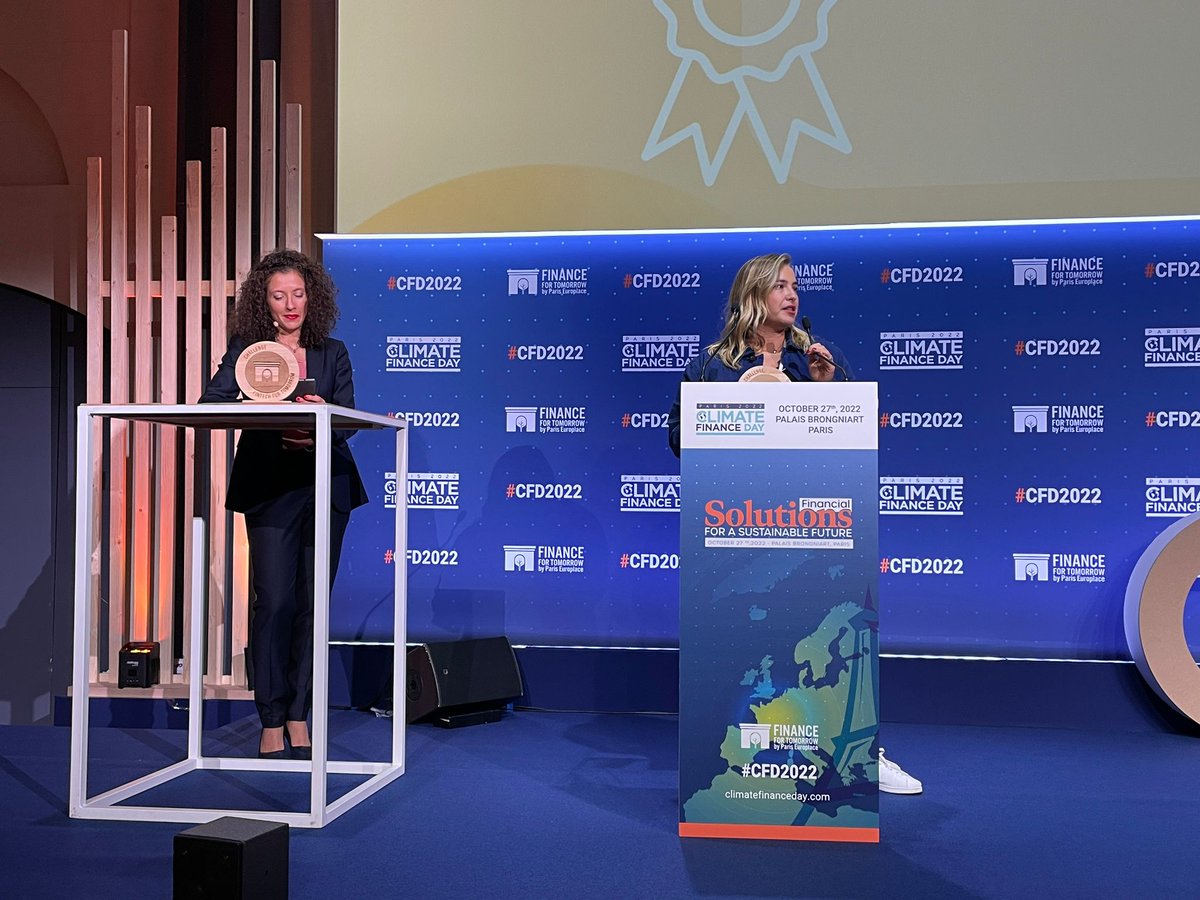 IFD_Paris's tweet photo. #CFD2022 ⭐️ Jacques Deforges, CEO de @FinanceMontreal et @LucRabouin, Deputy Mayor of Montréal, responsible for economic development, remettent le prix du "Potentiel International" 2022 ! 
Le lauréat est @SweepThePlanet ! 👏 https://t.co/IcHA4uaNzZ