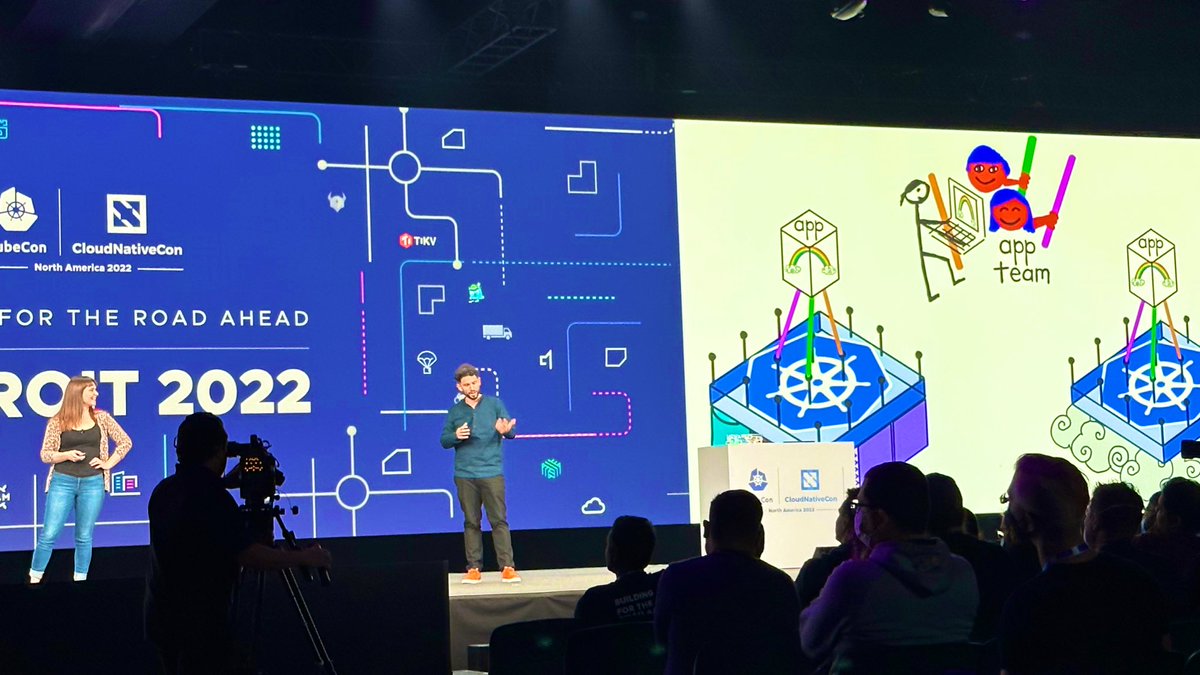 csantanapr's tweet photo. My friends @wiggitywhitney and @salaboy are doing a keynote at #KubeCon ❤️ https://t.co/MhhKTVlrOM
