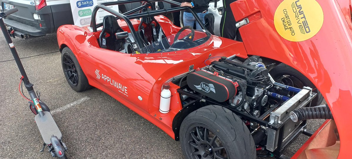 Alsatis_B2B's tweet photo. Merci à @appliwave, qui a sponsorisé deux voitures à l’occasion du #Nogaro Classic Festival 2022 et nous a permis d’assister à cet évènement.
L’occasion d’échanger avec différents acteurs et de découvrir une nouvelle activité, mais aussi de resserrer les liens entre partenaires. https://t.co/46nCRob3Mw